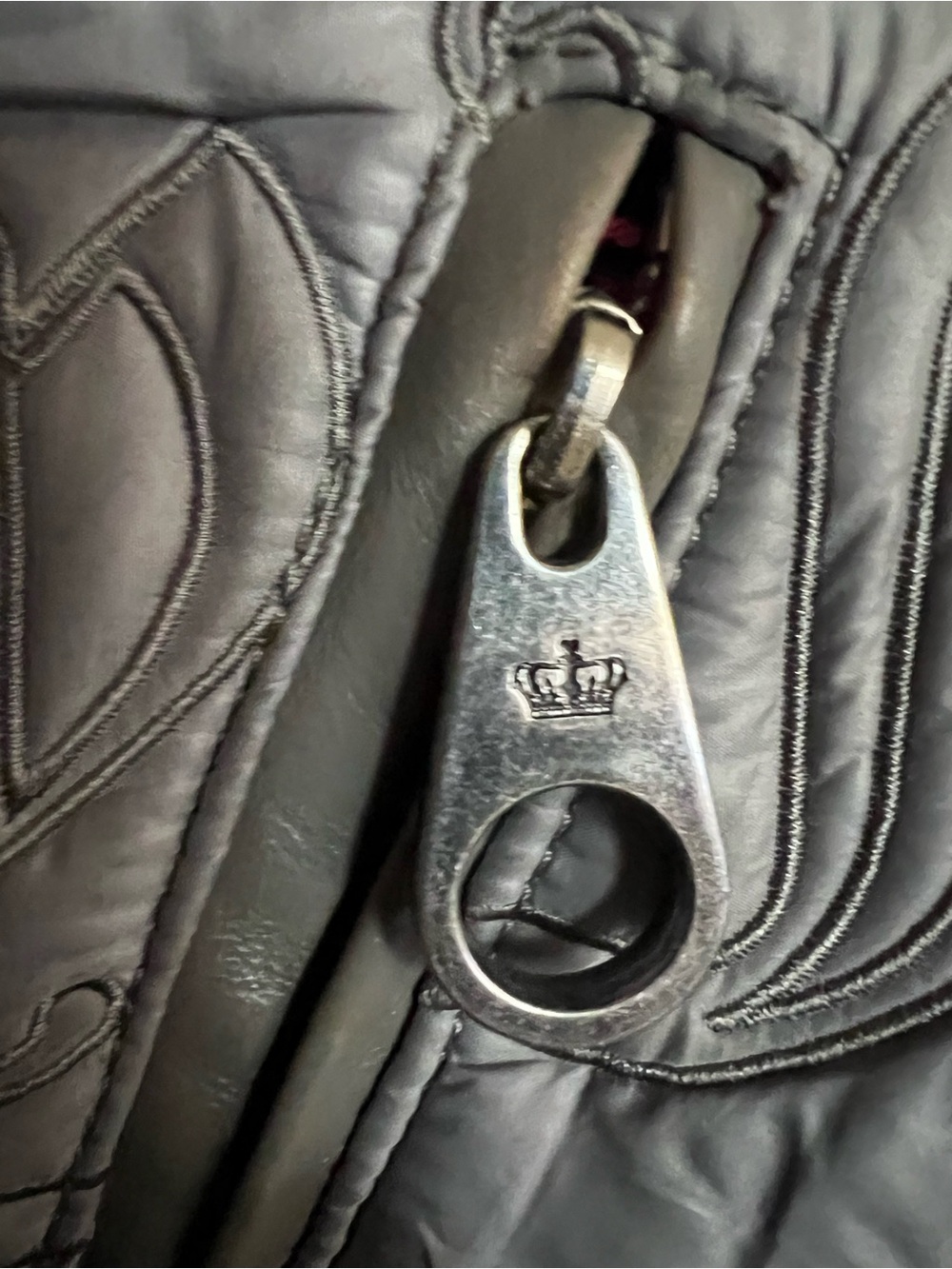 Vintage Juicy Couture large puffer w/embossed logo - Picture 7 of 10